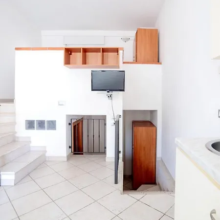 アパート Acquamarina カットーリカ