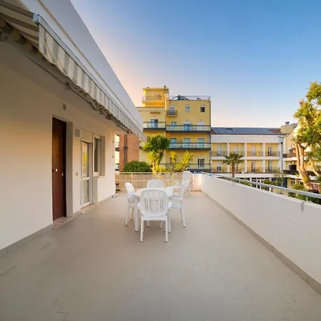 アパート Acquamarina カットーリカ