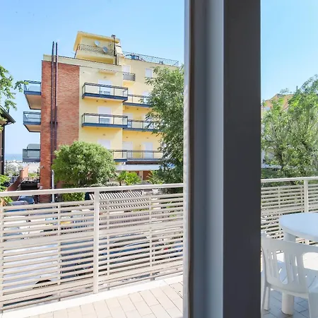 Acquamarina アパート カットーリカ