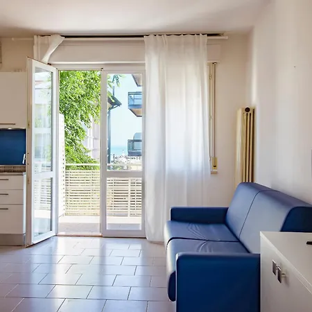 アパート Acquamarina カットーリカ